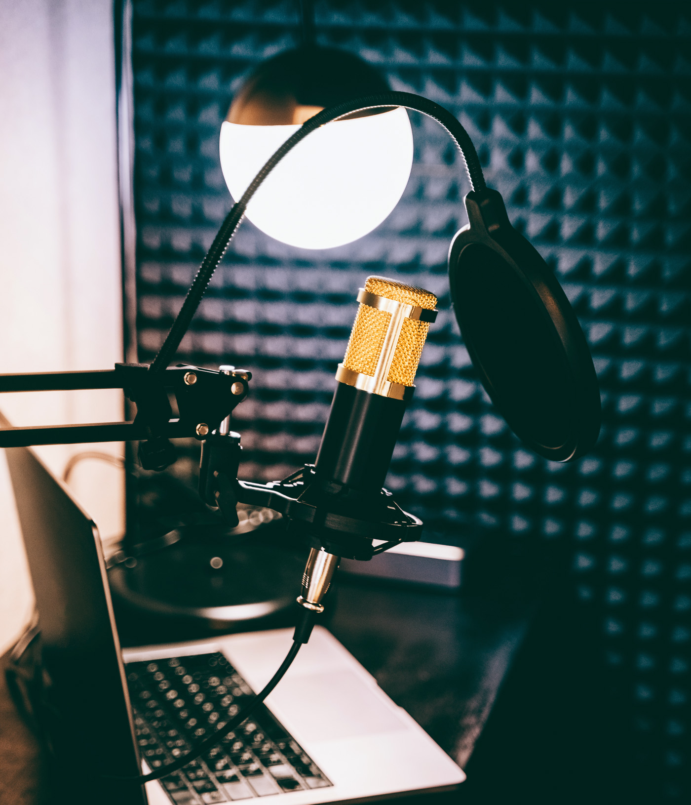 Our Five Favorite Podcasts for Communication Professionals - Beehive